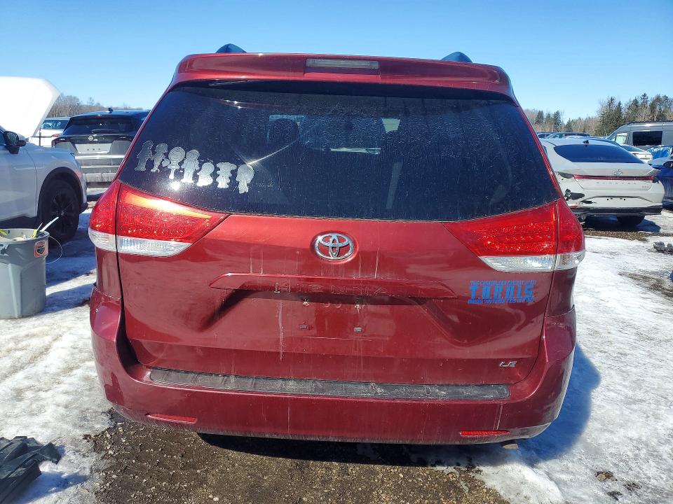79215955 :رقم المزاد ، 5TDKK3DC3BS119010 vin ، 2011 Toyota Sienna مزاد بيع