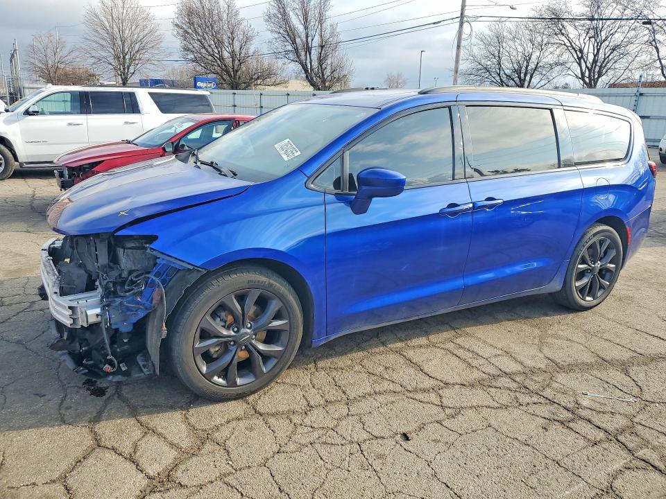 78524355 :رقم المزاد ، 2C4RC1EG1KR615756 vin ، 2019 Chrysler Pacifica مزاد بيع