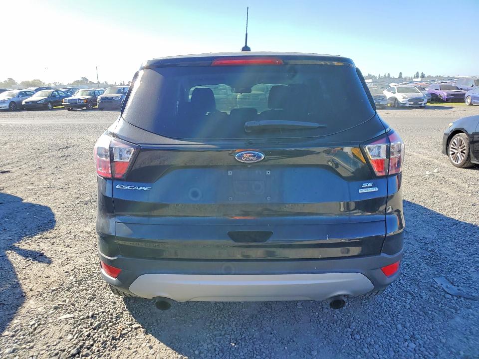 2017 Ford Escape მანქანა იყიდება აუქციონზე, vin: 1FMCU0GD4HUB82862, აუქციონის ნომერი: 45549356