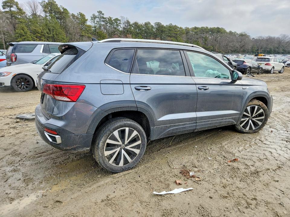 Продажа на аукционе авто 2022 Volkswagen Taos, vin: 3VVWX7B24NM039712, номер лота: 79837785