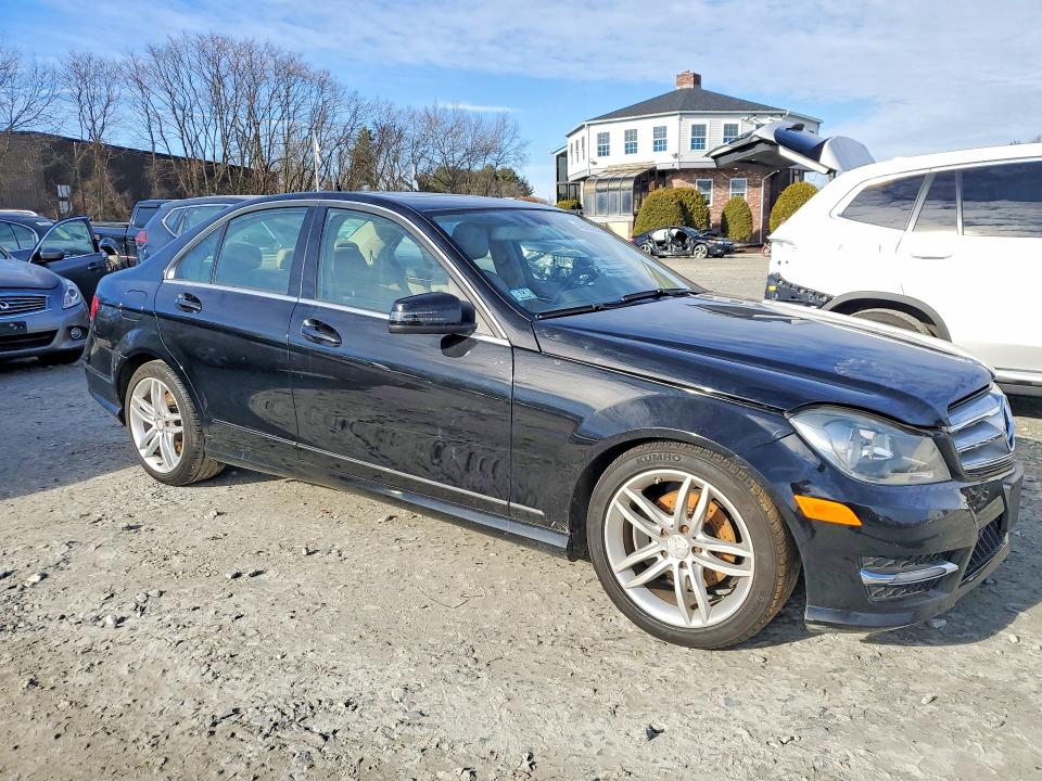 Продажа на аукционе авто 2012 Mercedes-benz C, vin: WDDGF8BB4CR228860, номер лота: 46562036