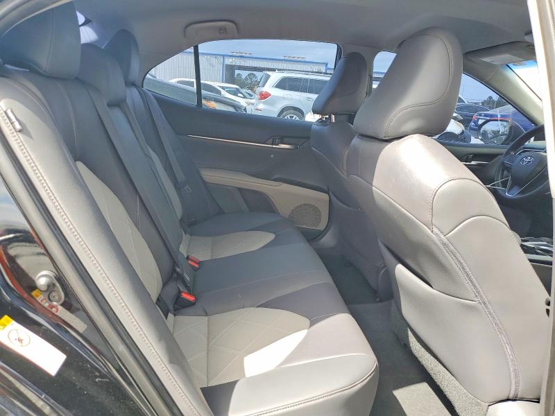 45548166 :رقم المزاد ، 4T1B11HK9JU034820 vin ، 2018 Toyota Camry مزاد بيع