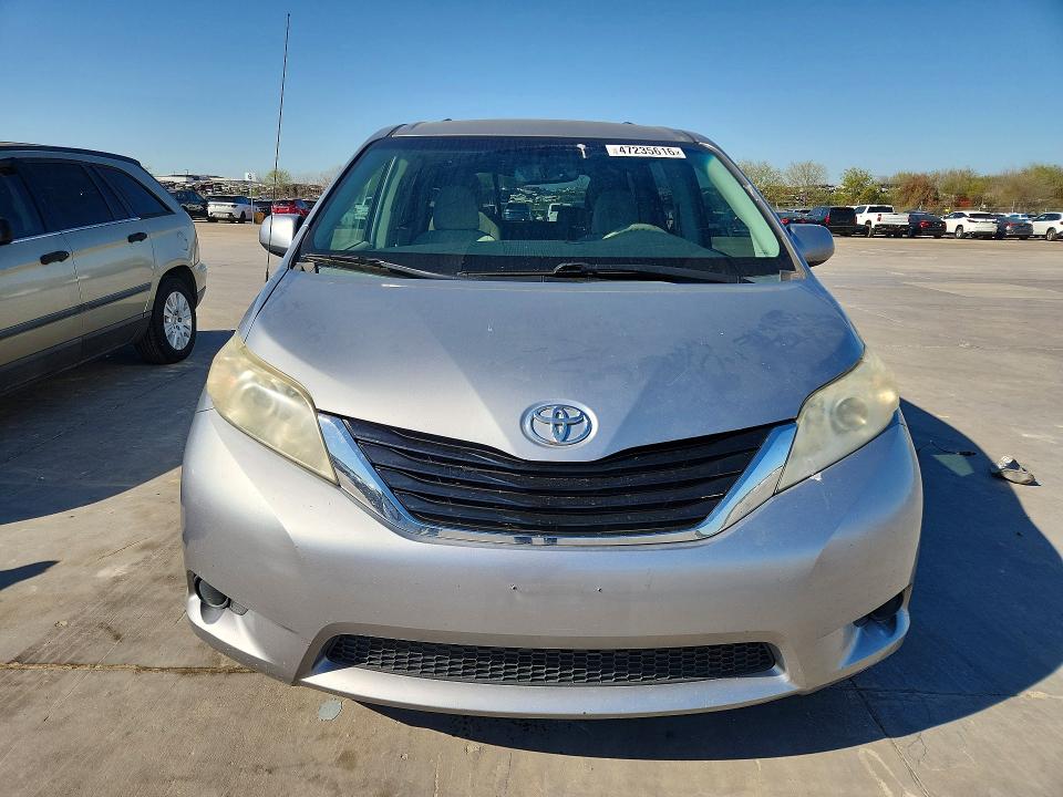47235616 :رقم المزاد ، 5TDKK3DC8CS264254 vin ، 2012 Toyota Sienna مزاد بيع