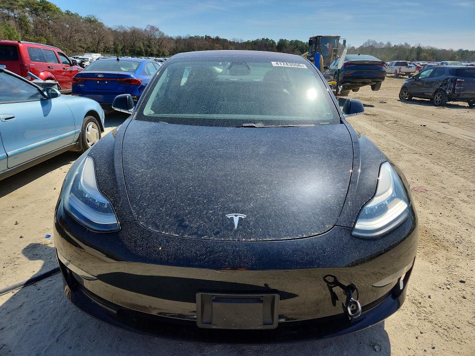 41743556 :رقم المزاد ، 5YJ3E1EB1JF115725 vin ، 2018 Tesla Model 3 مزاد بيع