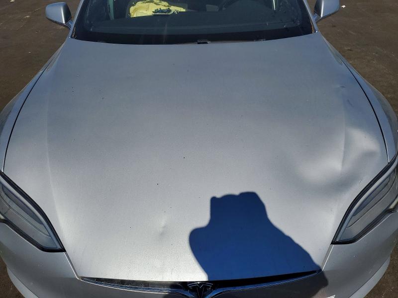 45997856 :رقم المزاد ، 5YJSA1E27JF281335 vin ، 2018 Tesla Model S مزاد بيع