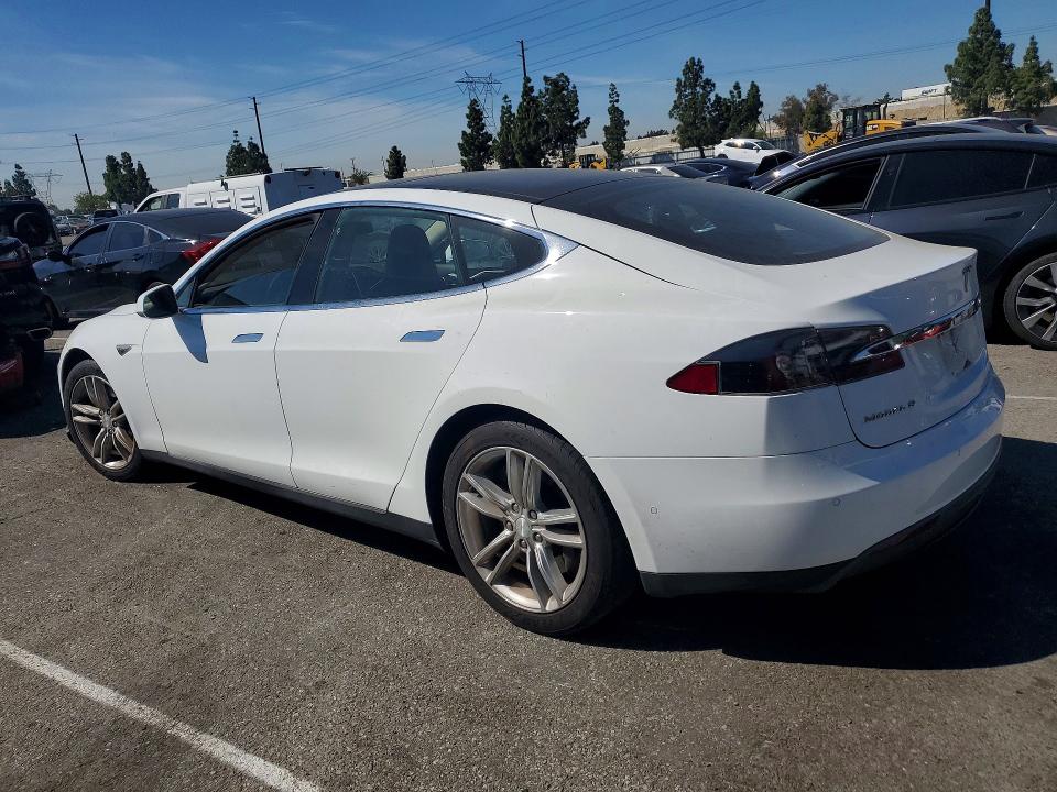 2015 Tesla Model S მანქანა იყიდება აუქციონზე, vin: 5YJSA1E13FF101282, აუქციონის ნომერი: 46185936