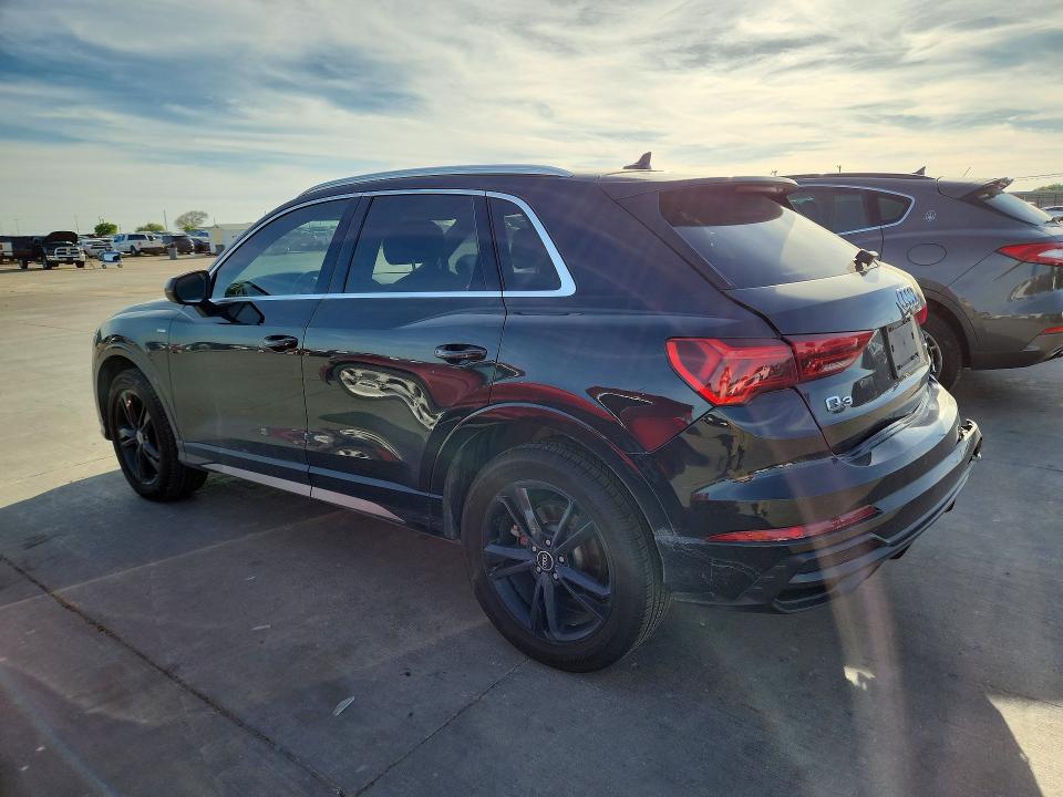46551126 :رقم المزاد ، WA1EECF32M1050502 vin ، 2021 Audi Q3 مزاد بيع