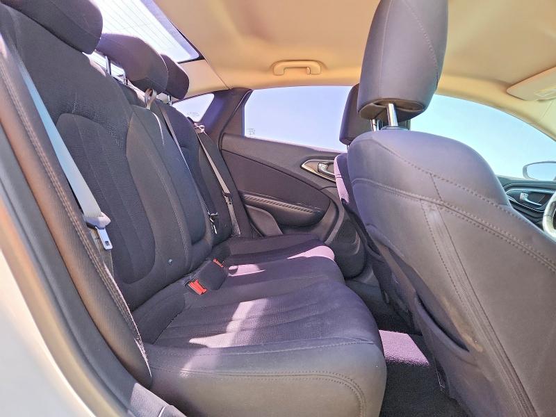 41605396 :رقم المزاد ، 1C3CCCAB6FN568002 vin ، 2015 Chrysler 200 مزاد بيع
