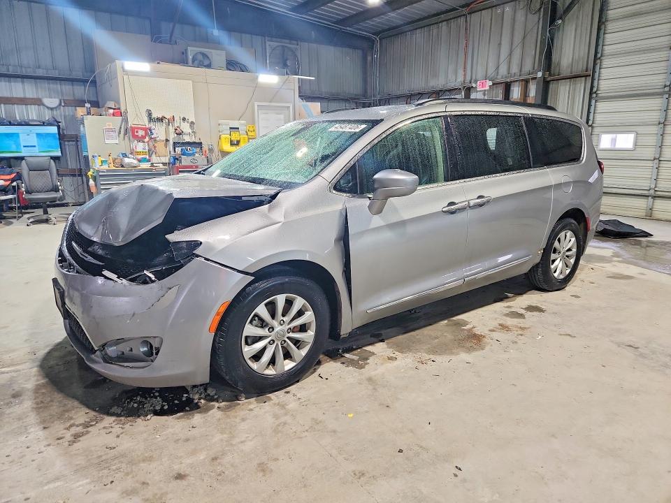 45487406 :رقم المزاد ، 2C4RC1BG4HR787826 vin ، 2017 Chrysler Pacifica مزاد بيع