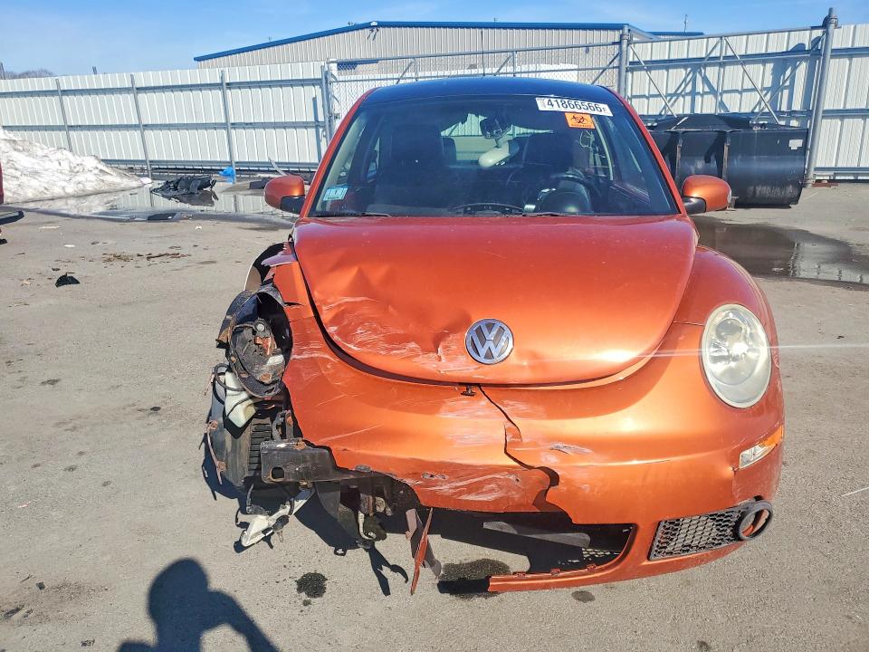 2010 Volkswagen New Beetle მანქანა იყიდება აუქციონზე, vin: 3VWPW3AG1AM006993, აუქციონის ნომერი: 41866566