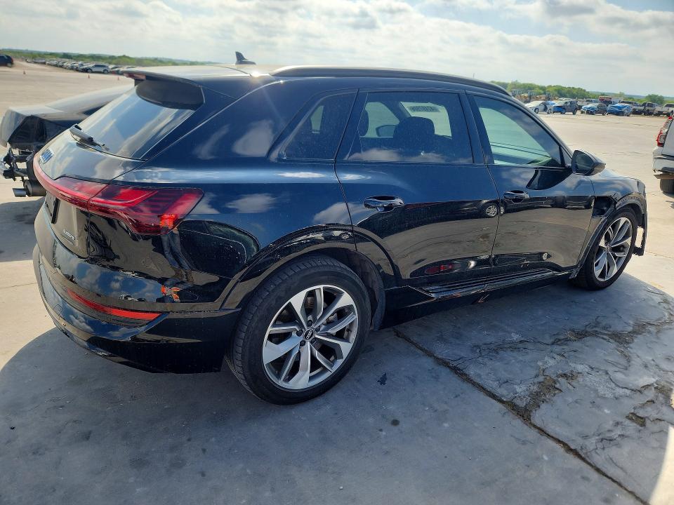 47497906 :رقم المزاد ، WA1AAAGE6MB003157 vin ، 2021 Audi E-tron مزاد بيع