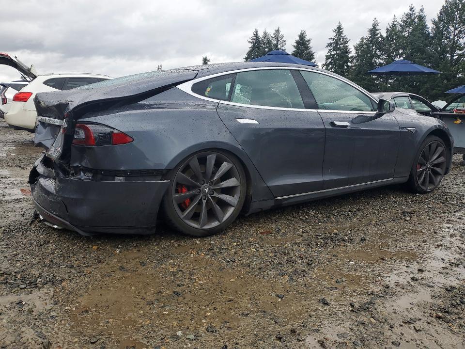 Продажа на аукционе авто 2015 Tesla Model S, vin: 5YJSA1E40FF104831, номер лота: 47135326