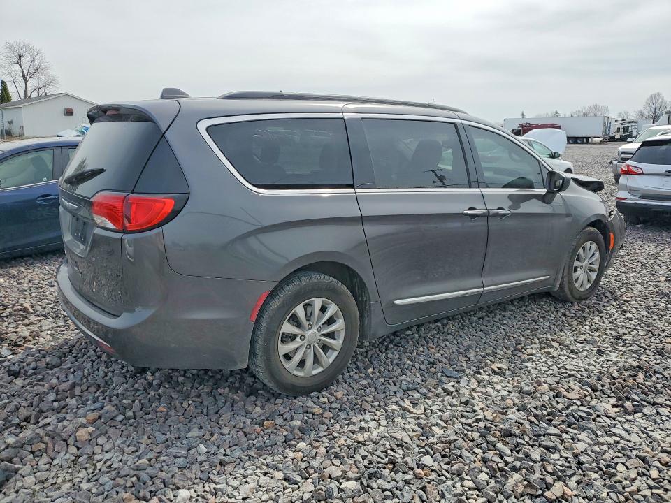 46709296 :رقم المزاد ، 2C4RC1BG2HR702515 vin ، 2017 Chrysler Pacifica مزاد بيع