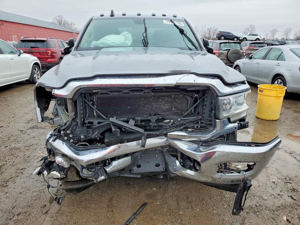 79347135 :رقم المزاد ، 3C6UR5CL3KG570381 vin ، 2019 Ram 2500 مزاد بيع