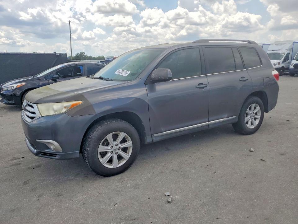2013 Toyota Highlander მანქანა იყიდება აუქციონზე, vin: 5TDZK3EH5DS129159, აუქციონის ნომერი: 47330726