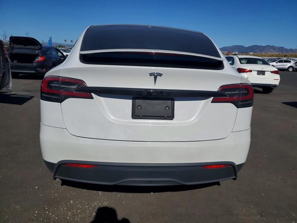 41601936 :رقم المزاد ، 7SAXCDE5XNF360177 vin ، 2022 Tesla Model X مزاد بيع