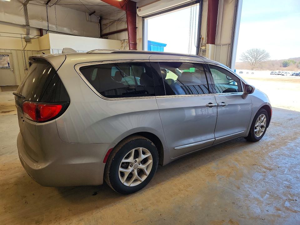 Продажа на аукционе авто 2020 Chrysler Pacifica, vin: 2C4RC1BG2LR101985, номер лота: 45520416