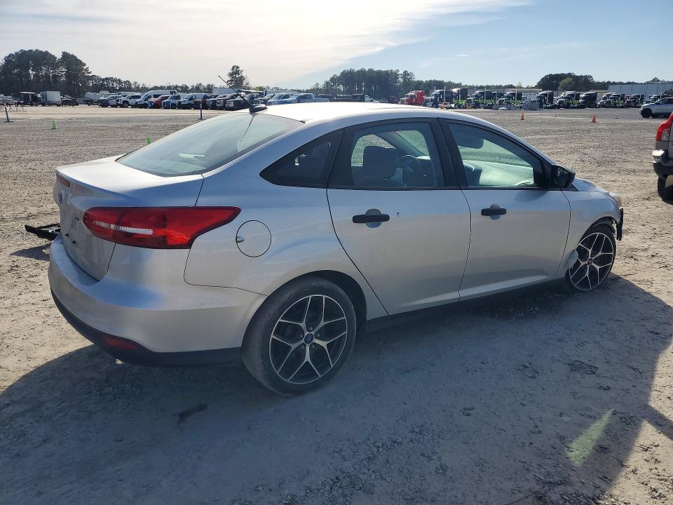 46573376 :رقم المزاد ، 1FADP3E28JL300335 vin ، 2018 Ford Focus مزاد بيع