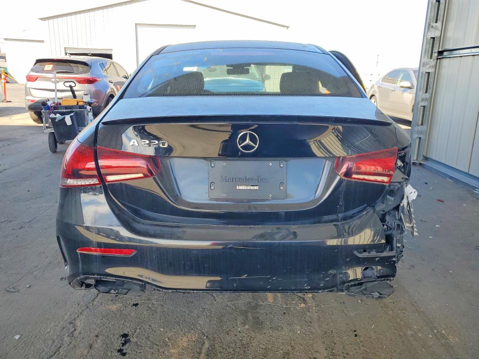 46048596 :رقم المزاد ، W1K3G4EB3NJ372482 vin ، 2022 Mercedes-benz A مزاد بيع