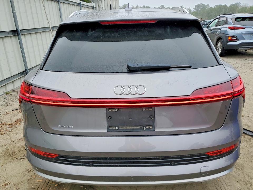 Продажа на аукционе авто 2019 Audi E-tron, vin: WA1VAAGE6KB015517, номер лота: 79705655