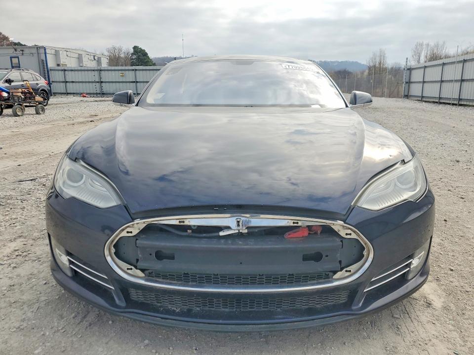 2013 Tesla Model S მანქანა იყიდება აუქციონზე, vin: 5YJSA1CG8DFP04863, აუქციონის ნომერი: 77098845