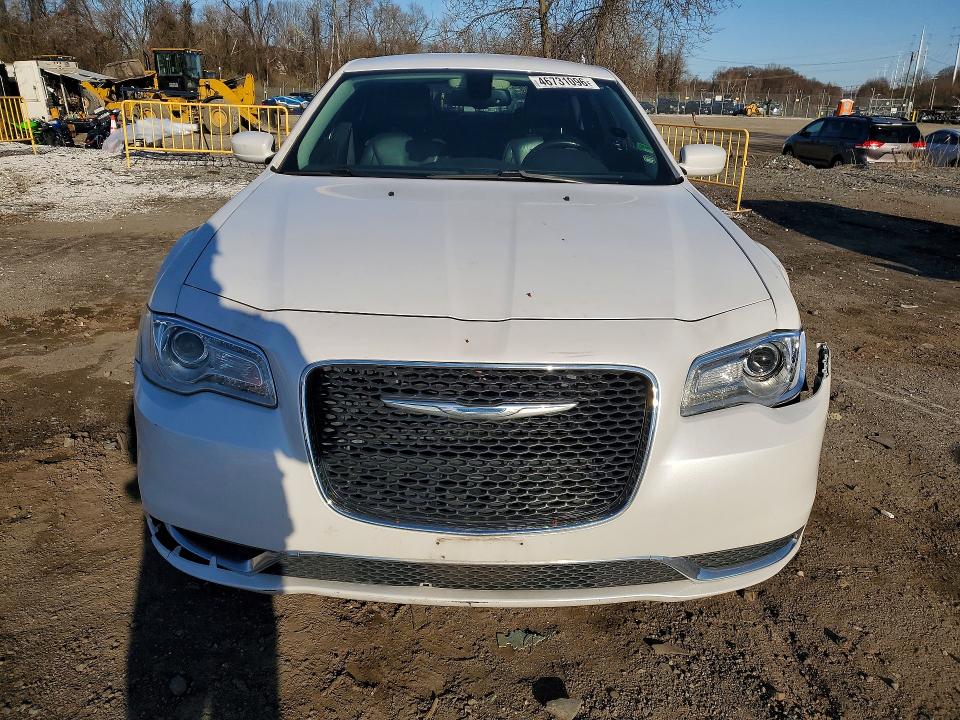 46731096 :رقم المزاد ، 2C3CCAAG9FH815554 vin ، 2015 Chrysler 300 مزاد بيع