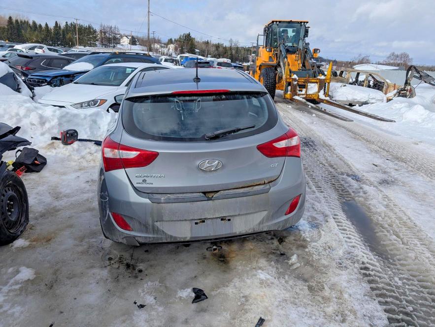 2015 Hyundai Elantra Gt მანქანა იყიდება აუქციონზე, vin: KMHD35LH6FU239380, აუქციონის ნომერი: 79639835