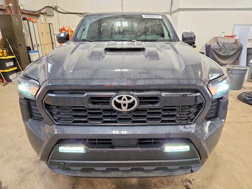 42006516 :رقم المزاد ، 3TYLB5JN6ST103586 vin ، 2025 Toyota Tacoma مزاد بيع