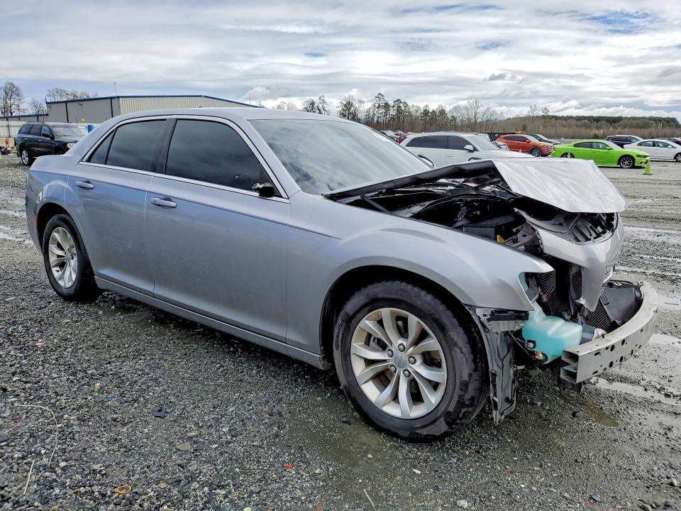 45795556 :رقم المزاد ، 2C3CCAAG9FH833097 vin ، 2015 Chrysler 300 مزاد بيع