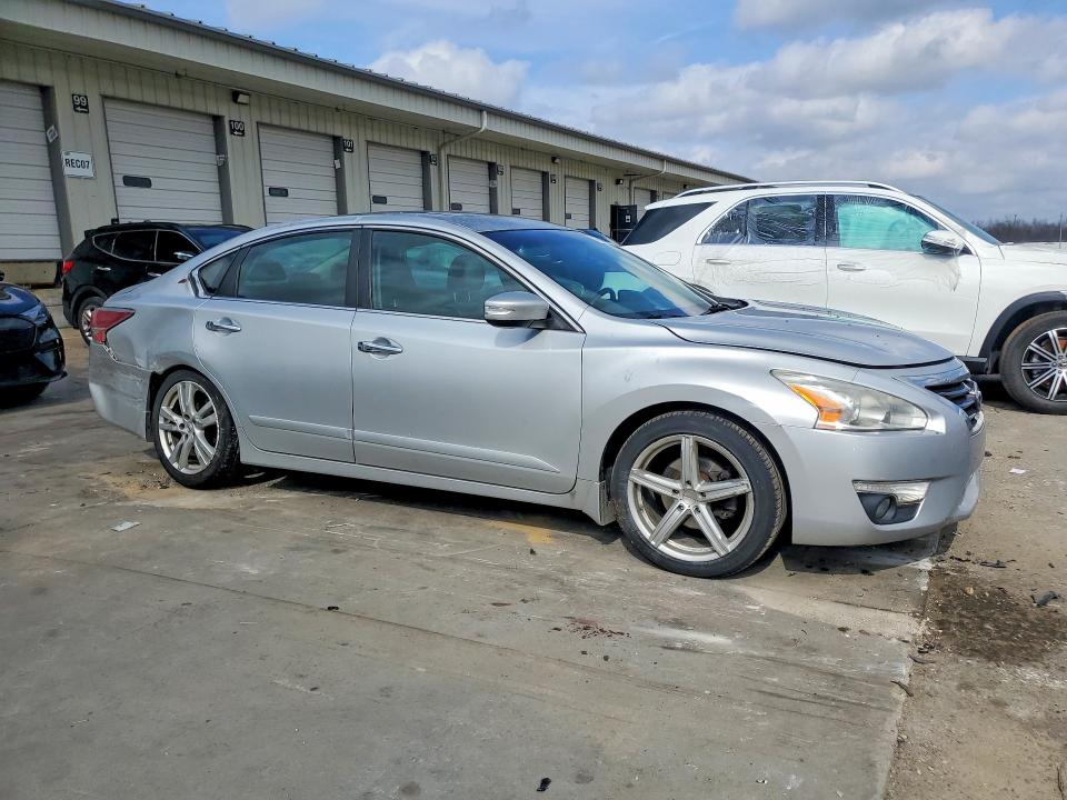 2015 Nissan Altima მანქანა იყიდება აუქციონზე, vin: 1N4BL3AP6FC134294, აუქციონის ნომერი: 42009476