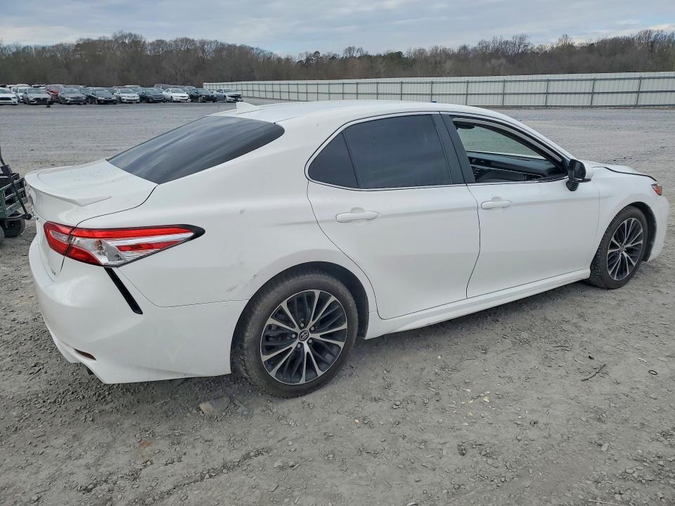 45607436 :رقم المزاد ، 4T1G11AK0LU324494 vin ، 2020 Toyota Camry مزاد بيع