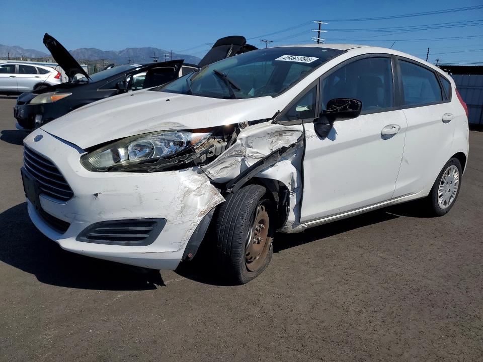 45497096 :رقم المزاد ، 3FADP4TJ8FM138745 vin ، 2015 Ford Fiesta مزاد بيع