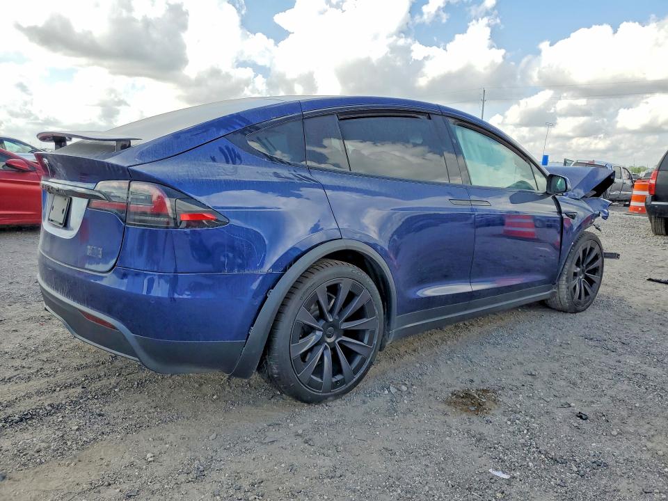 47130786 :رقم المزاد ، 7SAXCBE62NF352829 vin ، 2022 Tesla Model X مزاد بيع