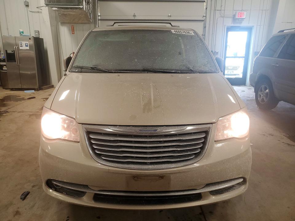 46057636 :رقم المزاد ، 2C4RC1BG7FR551586 vin ، 2015 Chrysler Town & Country مزاد بيع