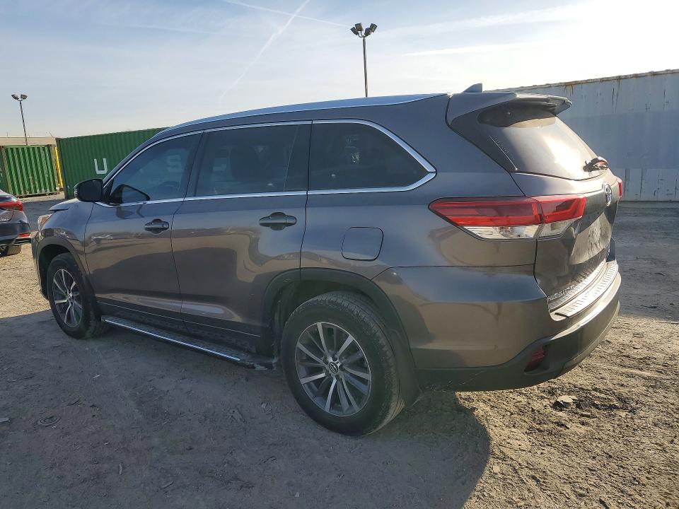 2017 Toyota Highlander მანქანა იყიდება აუქციონზე, vin: 5TDJZRFHXHS432146, აუქციონის ნომერი: 47422776
