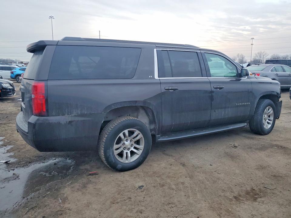 2018 Chevrolet Suburban მანქანა იყიდება აუქციონზე, vin: 1GNSKHKCXJR135628, აუქციონის ნომერი: 46069106