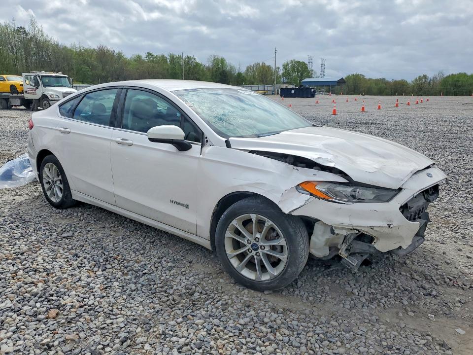 47927936 :رقم المزاد ، 3FA6P0LU4KR195873 vin ، 2019 Ford Fusion مزاد بيع