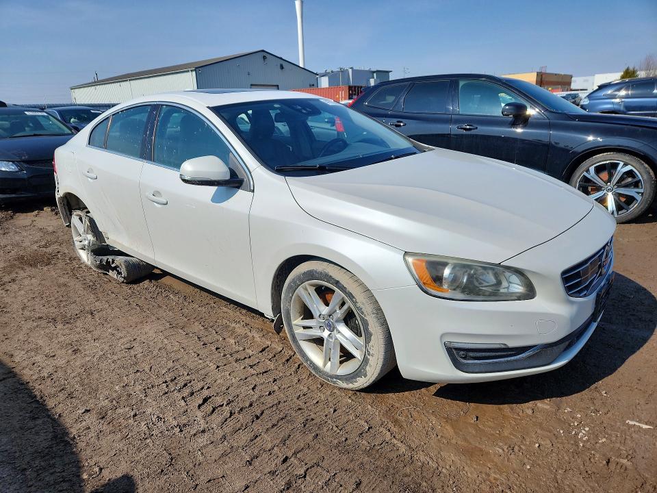 41820006 :رقم المزاد ، YV1612TC7F2315006 vin ، 2015 Volvo S60 مزاد بيع