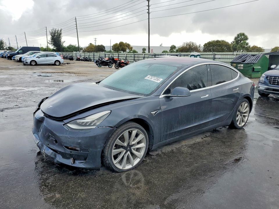 47521356 :رقم المزاد ، 5YJ3E1EA5JF047467 vin ، 2018 Tesla Model 3 مزاد بيع