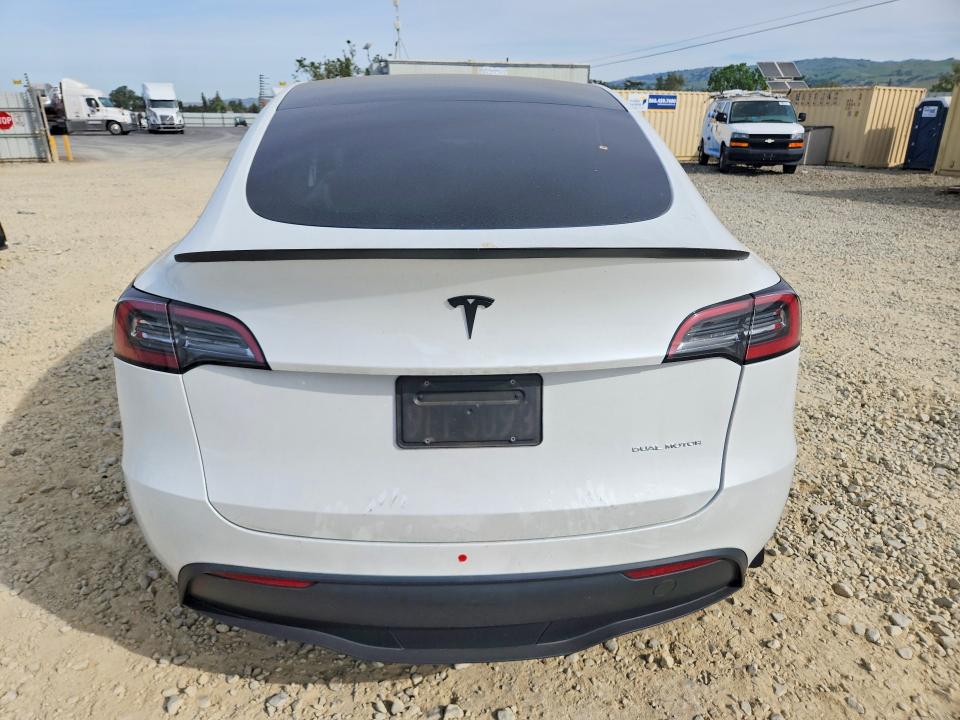 47912826 :رقم المزاد ، 7SAYGDEE2PF676488 vin ، 2023 Tesla Y مزاد بيع