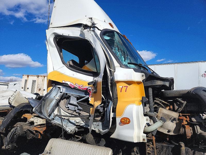 2013 Freightliner Cascadia მანქანა იყიდება აუქციონზე, vin: 3AKJGEDR6DSFG6587, აუქციონის ნომერი: 45461576