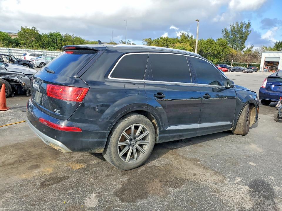 Продажа на аукционе авто 2017 Audi Q7, vin: WA1LAAF77HD014920, номер лота: 79963305