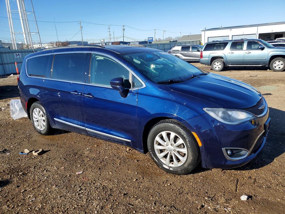 Продажа на аукционе авто 2017 Chrysler Pacifica, vin: 2C4RC1BG2HR513590, номер лота: 47652196