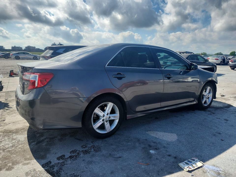 47696826 :رقم المزاد ، 4T1BF1FK0EU734185 vin ، 2014 Toyota Camry مزاد بيع