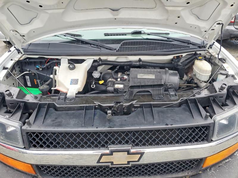 46351626 :رقم المزاد ، 1GCWGGCFXF1234633 vin ، 2015 Chev Express G2500 مزاد بيع
