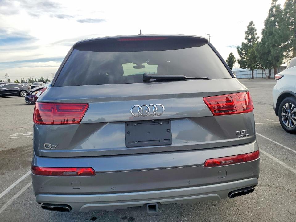 Продажа на аукционе авто 2017 Audi Q7, vin: WA1LAAF77HD000886, номер лота: 46300526