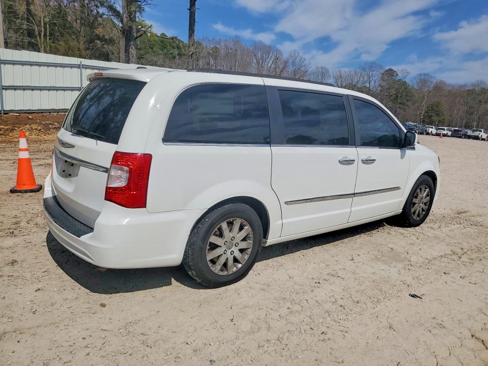 41616656 :رقم المزاد ، 2C4RC1BG8FR596133 vin ، 2015 Chrysler Town & Country مزاد بيع