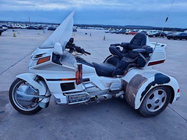 79690135 :رقم المزاد ، 1HFSC2235VA900824 vin ، 1997 Honda Gl1500 مزاد بيع