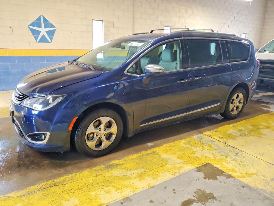 Продажа на аукционе авто 2018 Chrysler Pacifica, vin: 2C4RC1N7XJR183733, номер лота: 77240995