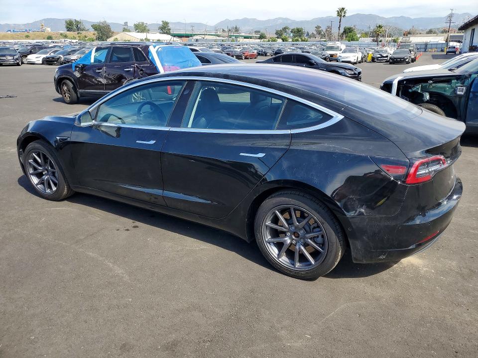 79627015 :رقم المزاد ، 5YJ3E1EA9JF012477 vin ، 2018 Tesla Model 3 مزاد بيع